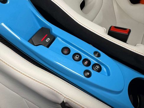 Used 2015 McLaren P1 image 31