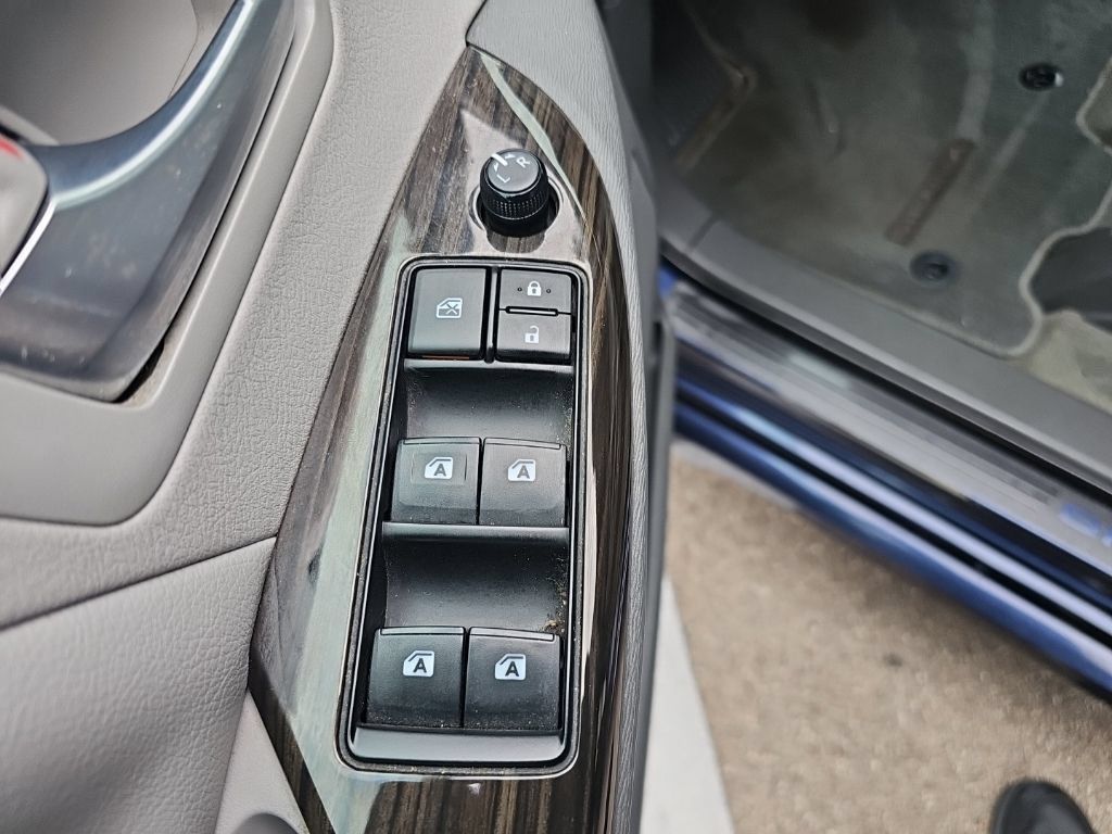 Used 2018 Toyota Sienna XLE w/ XLE Navigation Package FWD image 11