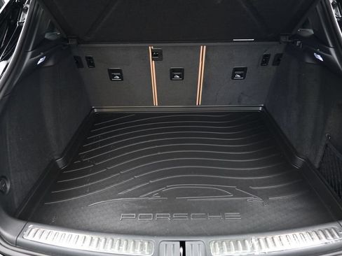 Certified 2026 Porsche Macan AWD/4WD image 26