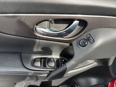 Used 2020 Nissan Rogue S AWD/4WD image 18