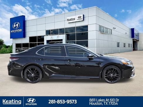 Used 2021 Toyota Camry XSE FWD image 4