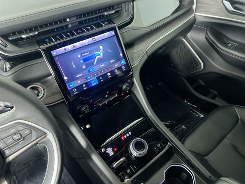 Used 2024 Jeep Grand Cherokee Limited 4xe image 22