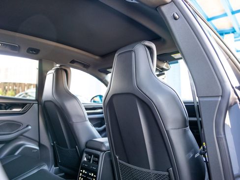 Used 2025 Porsche Macan Electric RWD image 42