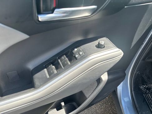 Used 2022 Toyota Highlander XLE FWD image 14