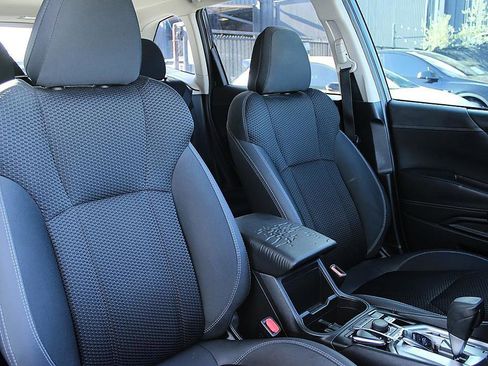 Used 2019 Subaru Forester Premium AWD/4WD image 18