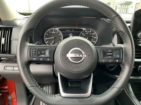 Used 2024 Nissan Pathfinder SV image 17