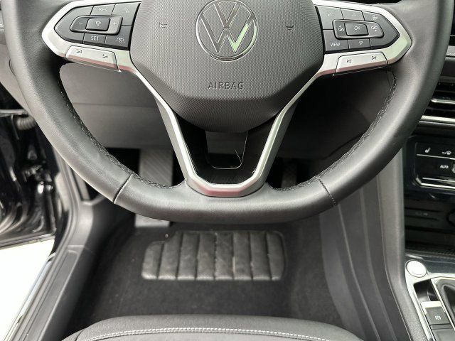 Used 2025 Volkswagen Taos SE AWD/4WD image 15
