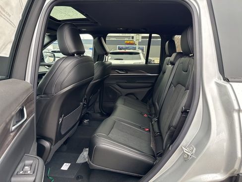 New 2026 Jeep Grand Cherokee Altitude AWD/4WD image 24
