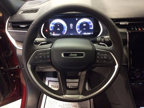 New 2025 Jeep Grand Cherokee Limited image 23