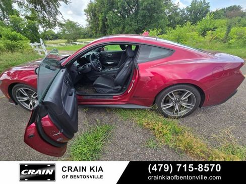 Used 2025 Ford Mustang Coupe RWD image 3