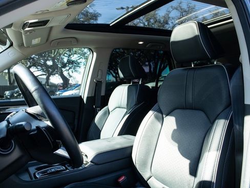 Used 2025 Honda Pilot Elite image 7