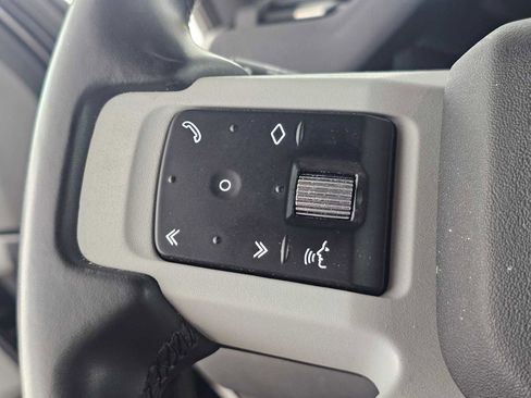 Used 2023 Land Rover Defender 130 SE image 28