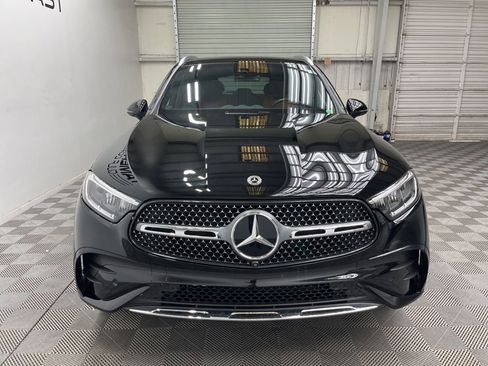 Used 2025 Mercedes-Benz GLC 300 4MATIC image 4