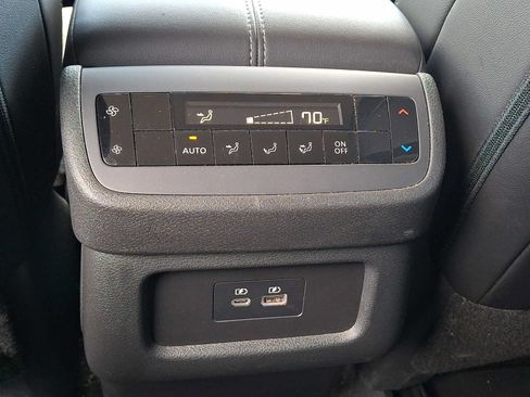 Used 2024 Nissan Pathfinder SL AWD/4WD image 12