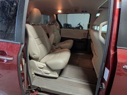 Used 2016 Toyota Sienna XLE w/ XLE Navigation Package AWD/4WD image 9