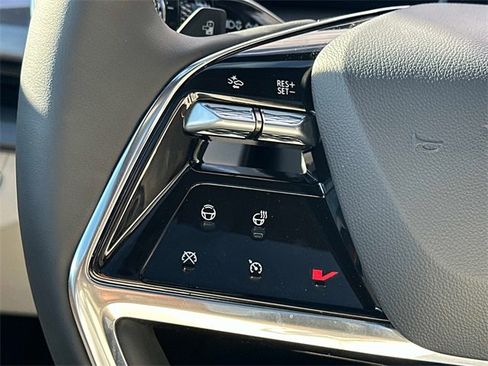 Used 2026 Cadillac Vistiq Sport image 7