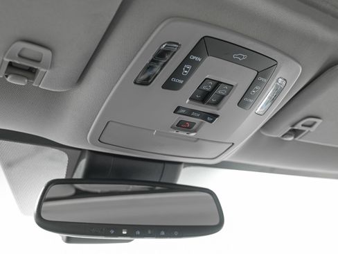 Used 2025 Toyota Sienna XLE w/ XLE Plus Package AWD/4WD image 24