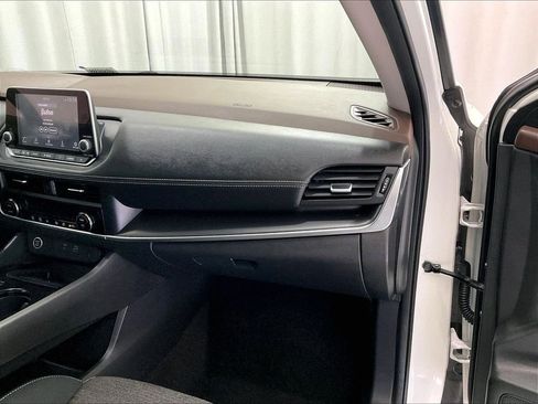 Used 2023 Nissan Rogue SV AWD/4WD image 13