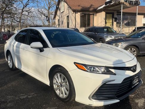 Used 2023 Toyota Camry LE image 7