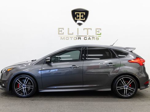 Used 2016 Ford Focus ST w/ Equipment Group 402A FWD image 2