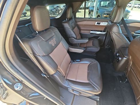 Used 2023 Ford Explorer King Ranch w/ Technology Package image 31