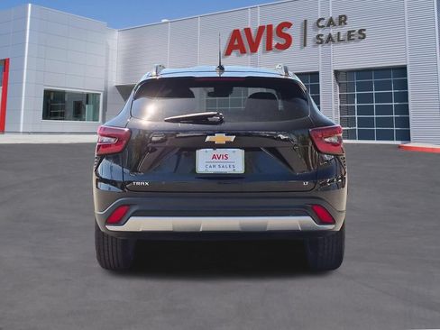 Used 2025 Chevrolet Trax LT w/ LT Convenience Package FWD image 7