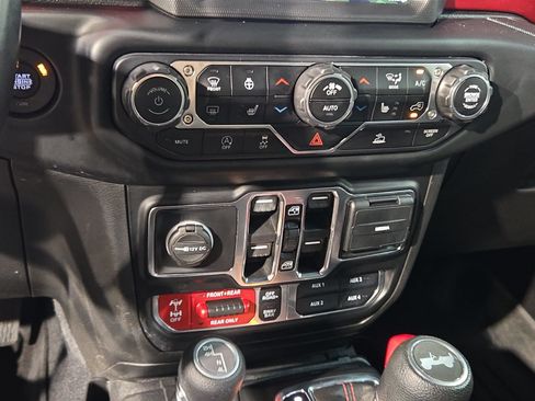 Used 2021 Jeep Wrangler Unlimited Rubicon AWD/4WD image 32