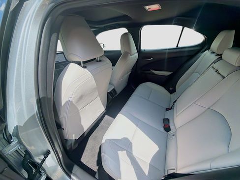Used 2025 Lexus UX 300h FWD image 22