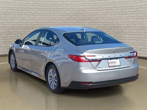 Used 2025 Toyota Camry LE image 7