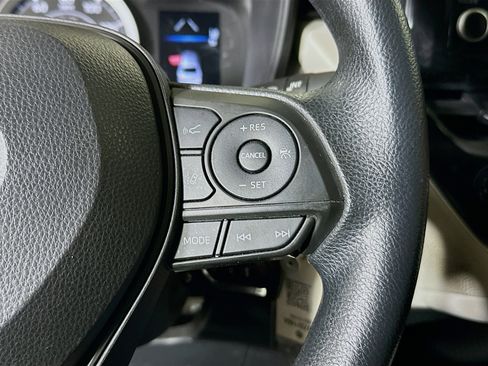 Used 2022 Toyota Corolla LE image 17