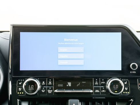 Used 2024 Toyota Highlander Limited image 21