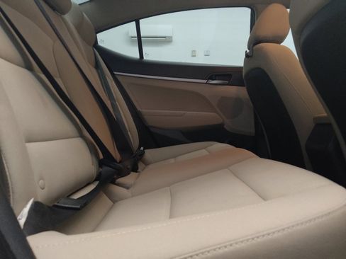 Used 2018 Hyundai Elantra SE FWD image 19