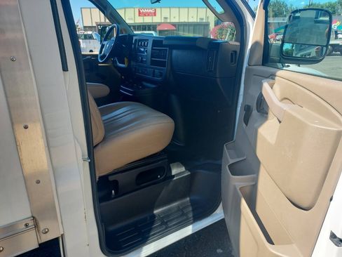 Used 2019 Chevrolet Express 3500 RWD image 16