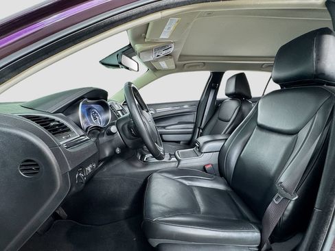 Used 2021 Chrysler 300 Touring L RWD image 9