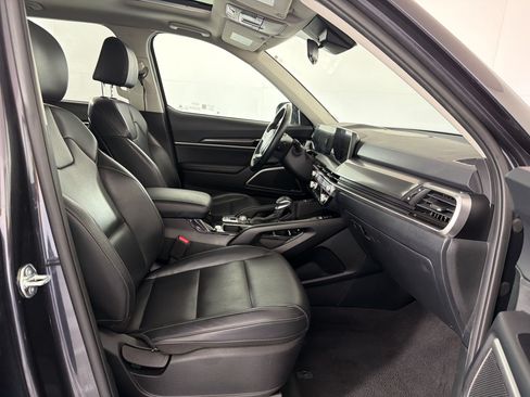 Used 2025 Kia Telluride S FWD image 24
