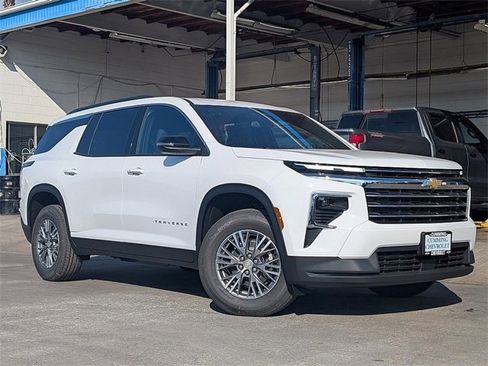 New 2026 Chevrolet Traverse LT image 2