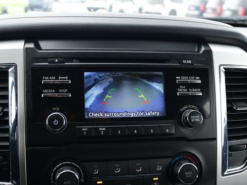 Used 2018 Nissan Titan SV image 26