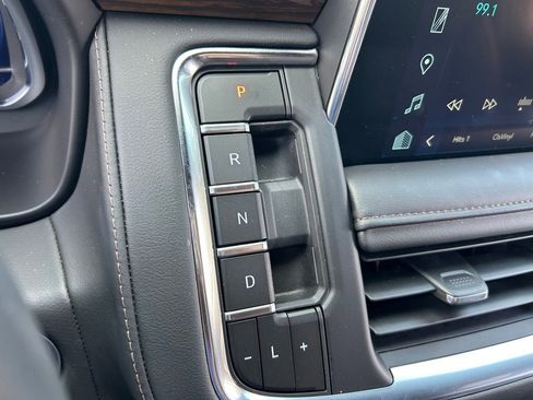 Used 2024 Chevrolet Tahoe High Country AWD/4WD image 34