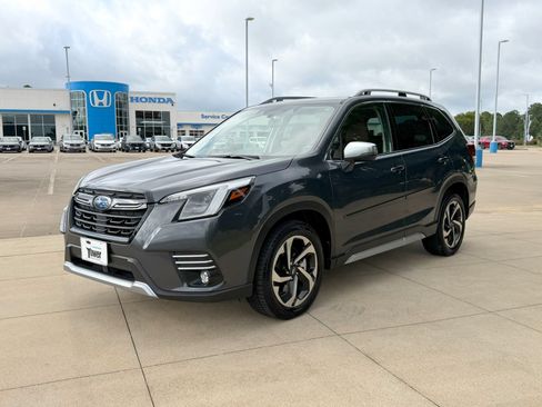 Used 2022 Subaru Forester Touring AWD/4WD image 3