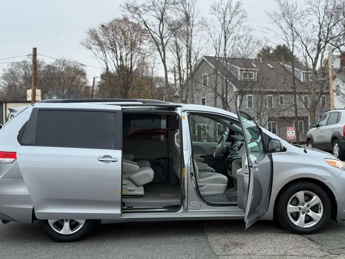 Used 2012 Toyota Sienna LE image 10