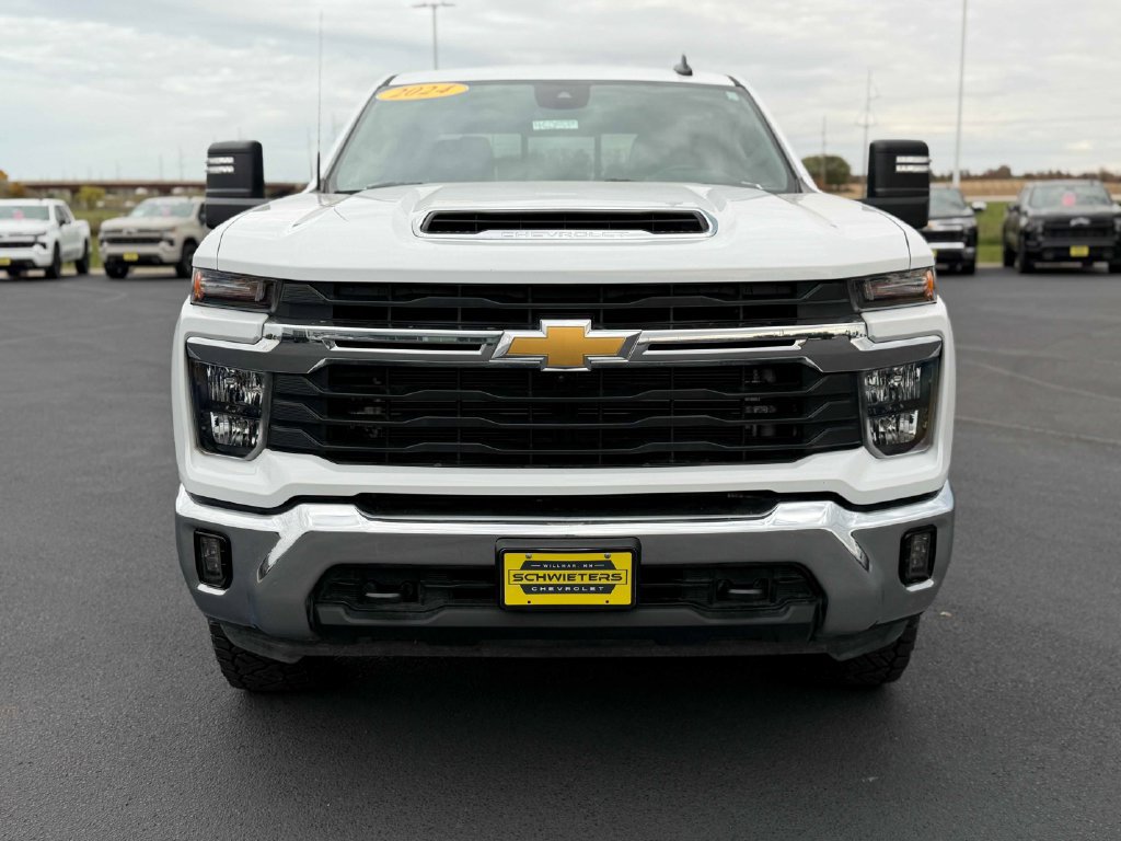 Used 2024 Chevrolet Silverado 2500 LT w/ Safety Package AWD/4WD image 2