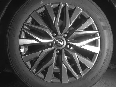 Used 2025 Nissan Altima 2.5 SV FWD image 14