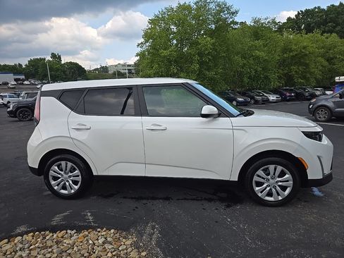 Certified 2023 Kia Soul LX FWD image 2
