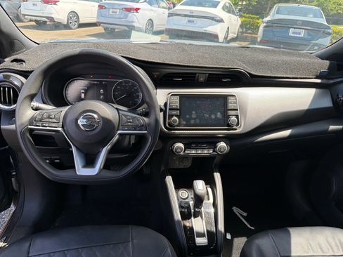 Used 2018 Nissan Kicks SV FWD image 10