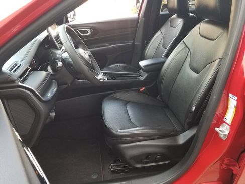 Certified 2023 Jeep Compass Limited image 9