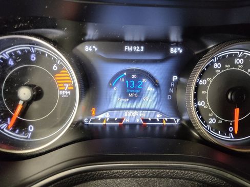 Used 2019 Jeep Cherokee Limited FWD image 23