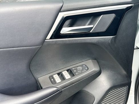 Used 2024 Mitsubishi Outlander SE FWD image 17
