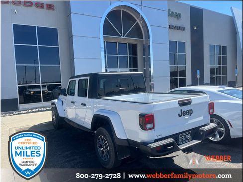 Used 2024 Jeep Gladiator Sport AWD/4WD image 3