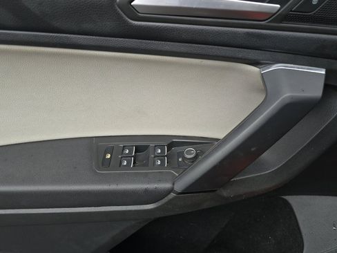 Used 2019 Volkswagen Tiguan S image 12
