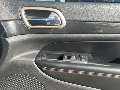 Used 2016 Jeep Grand Cherokee Laredo 75th Anniversary image 17